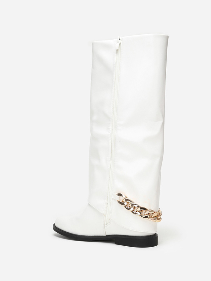 Bottes à revers blanche avec chaîne dorée