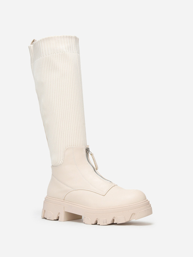 Bottes chaussettes beiges zippées devant