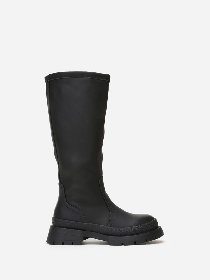 Bottes noires effet mat à semelle crantée