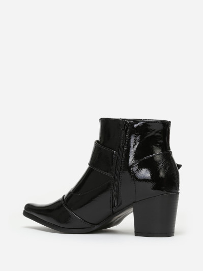 Bottines vernies à talon et boucle