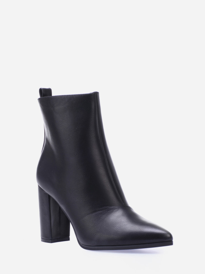 Bottines en simili cuir noires