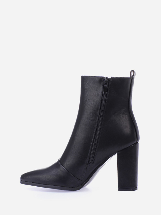 Bottines en simili cuir noires
