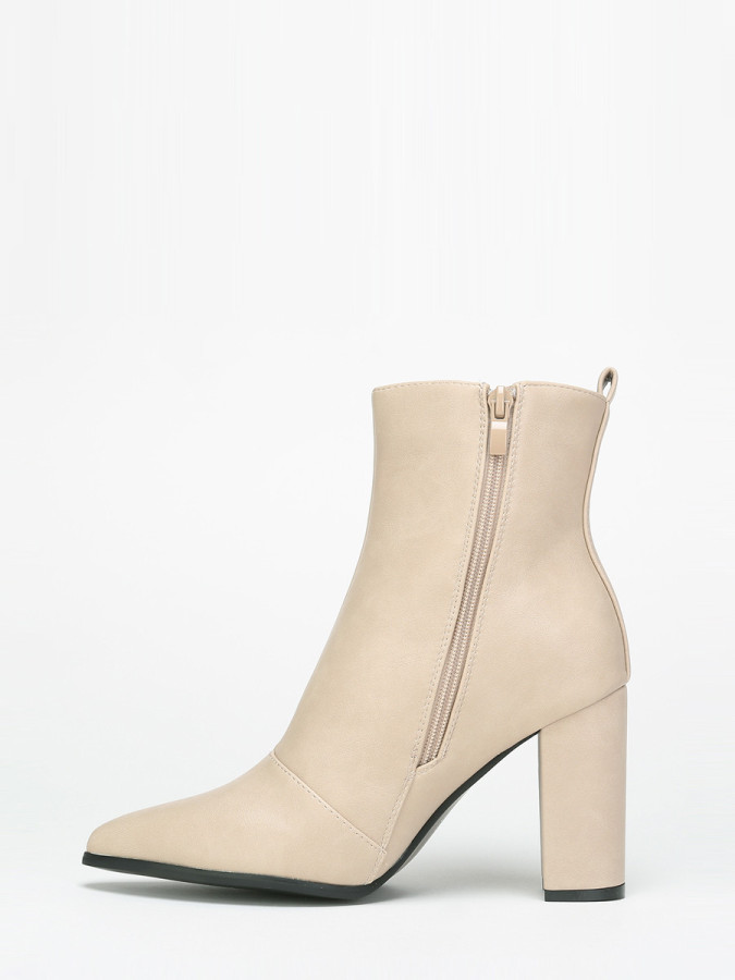 Bottines beiges à talon