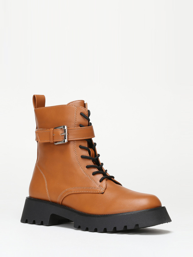 Bottines style rangers camel avec bride à boucle