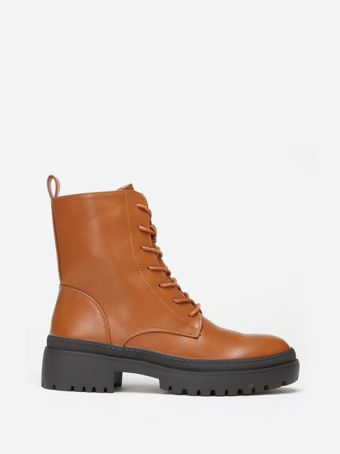 Rangers camel à talon et plateforme crantés