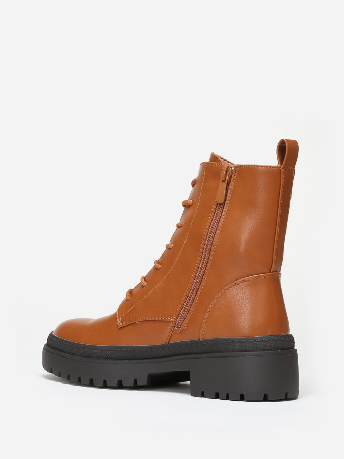 Rangers camel à talon et plateforme crantés