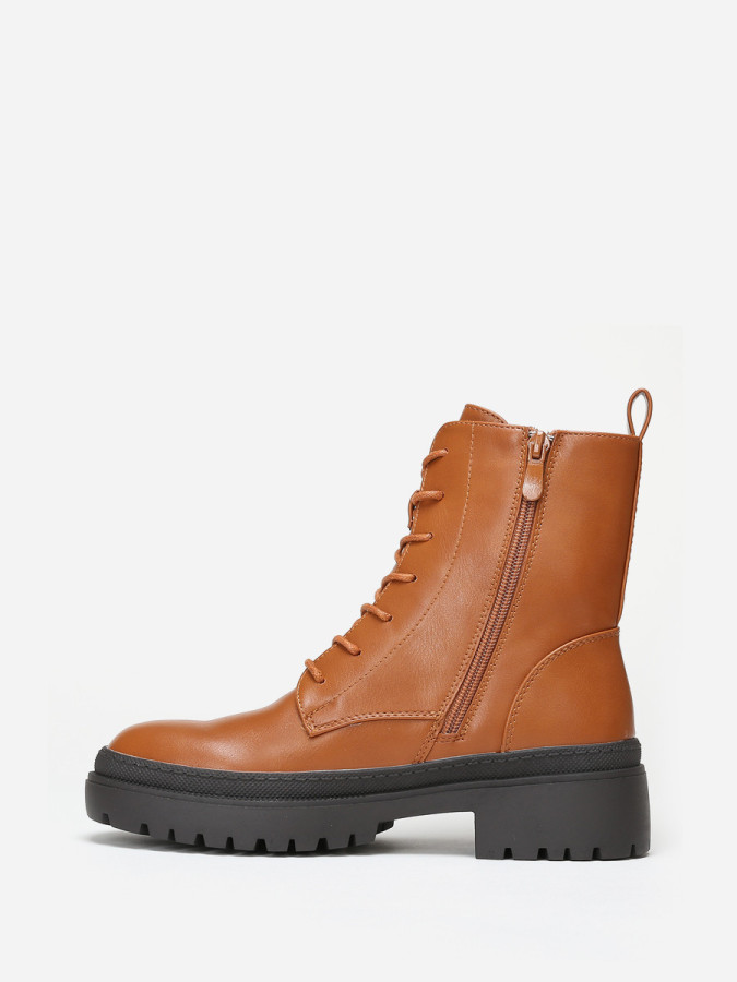 Rangers camel à talon et plateforme crantés