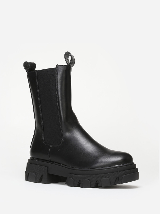 Bottines style chelsea noires à semelle crantée