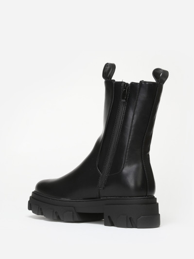 Bottines style chelsea noires à semelle crantée