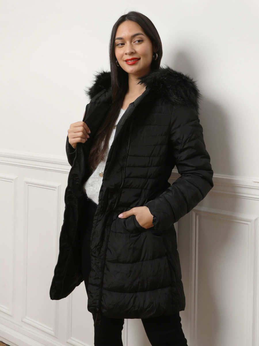 Doudoune noire avec capuche fausse fourrure et ceinture