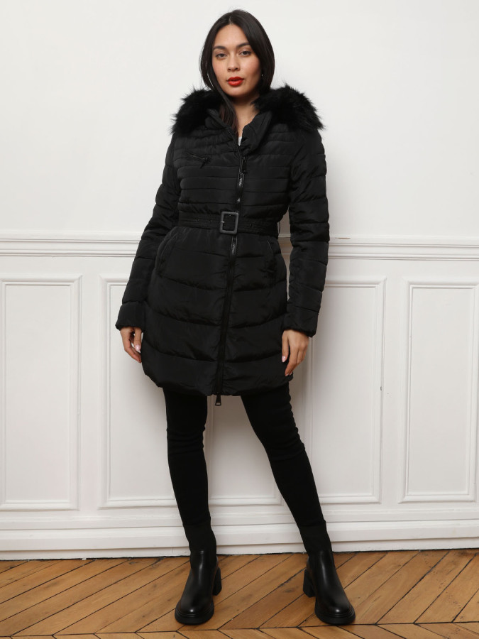 Doudoune noire avec capuche fausse fourrure et ceinture