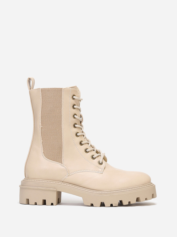 Rangers beiges à talon et semelle crantés