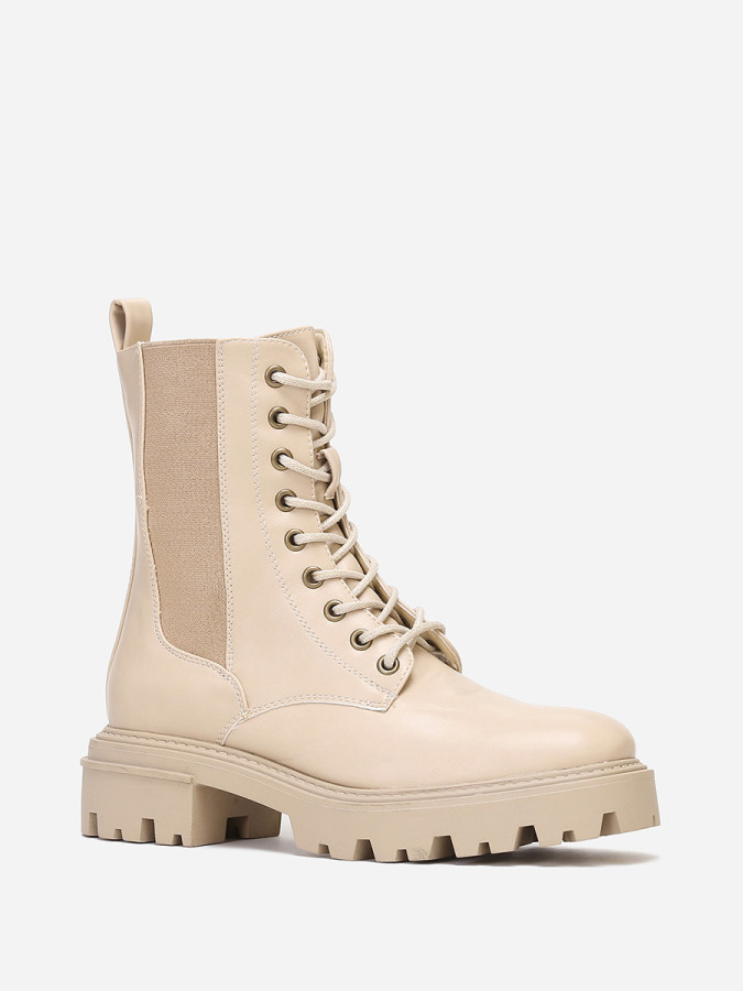 Rangers beiges à talon et semelle crantés