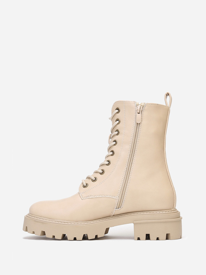 Rangers beiges à talon et semelle crantés