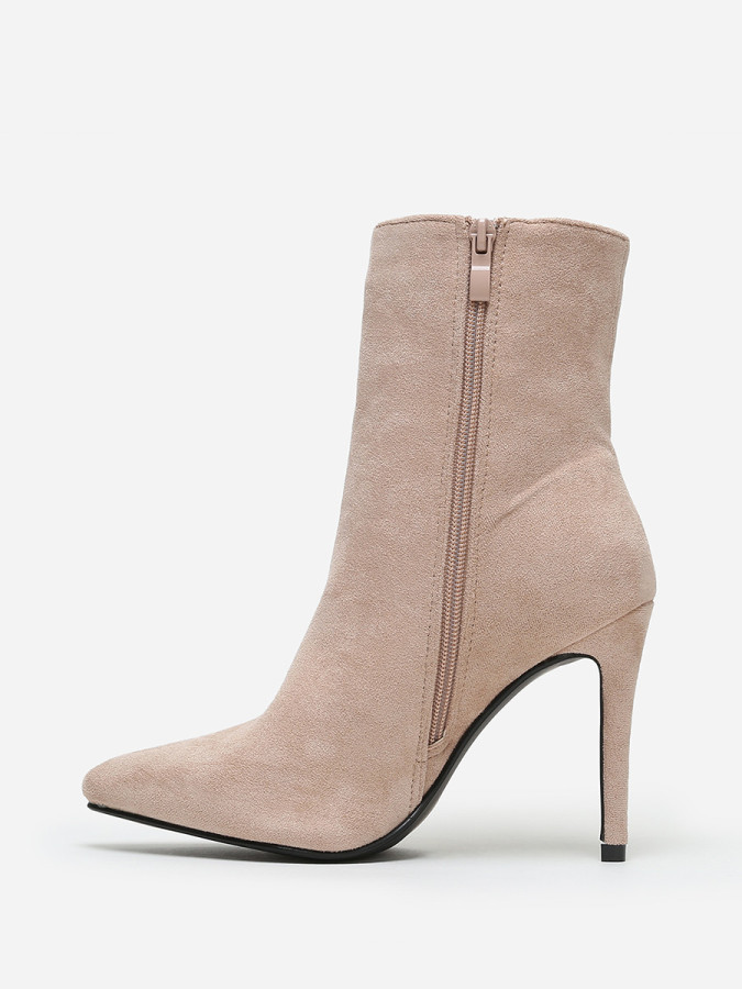 Bottines pointues beiges à talon aiguille