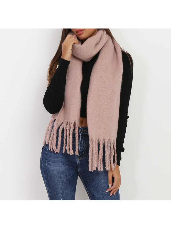 Echarpe rose duveteuse à franges