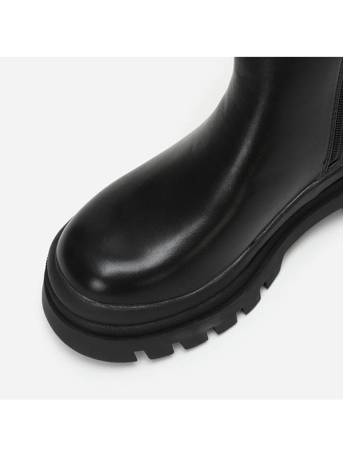 Bottines chelsea noires en simili crantées