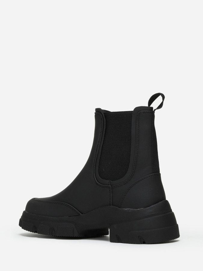 Chelsea noires crantées effet mat