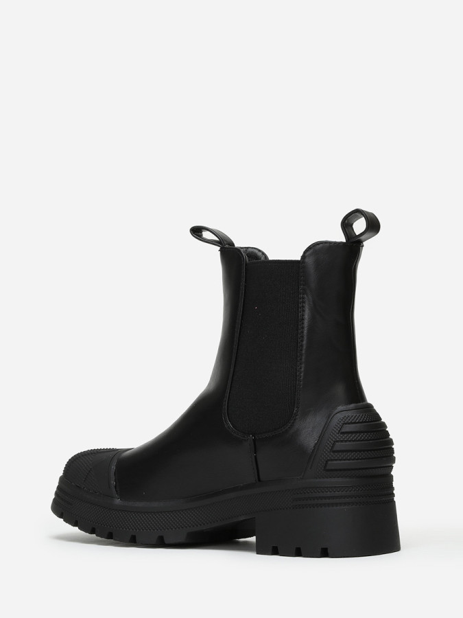 Chelsea noires crantées avec motifs en relief