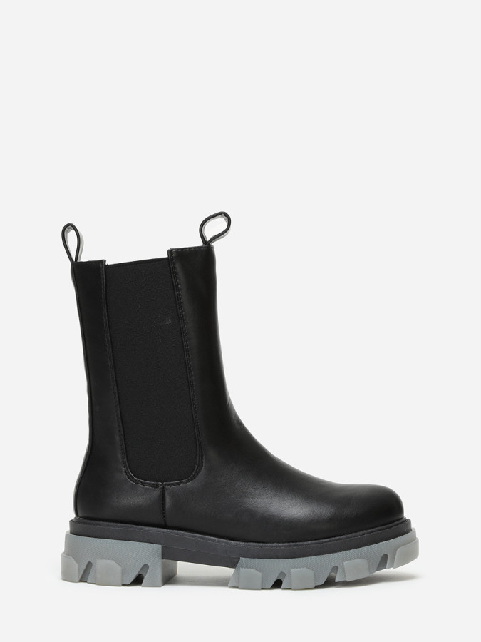 Chelsea noires avec semelle à effet translucide