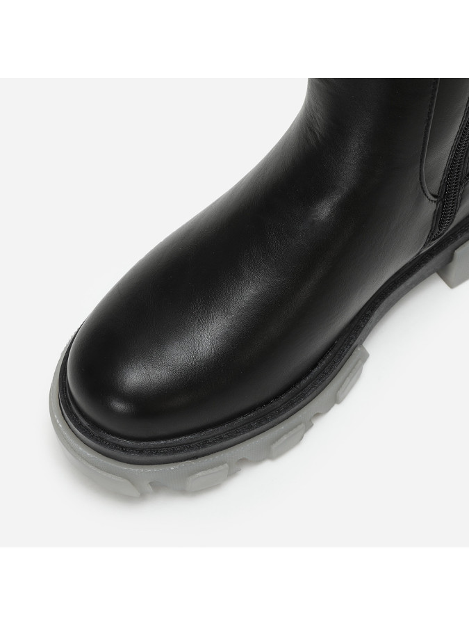 Chelsea noires avec semelle à effet translucide