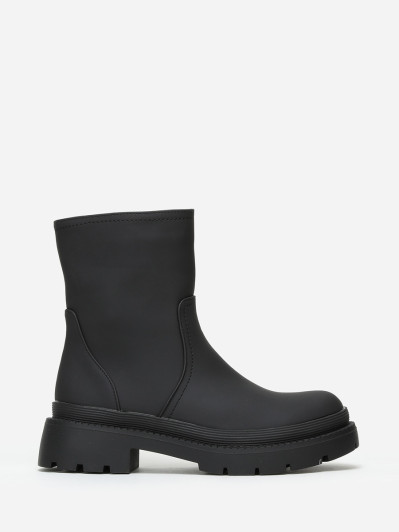 Bottines noires crantées effet mat