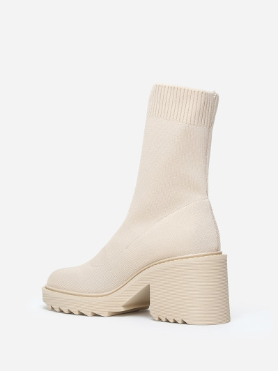 Bottines beiges en maille à semelle crantée