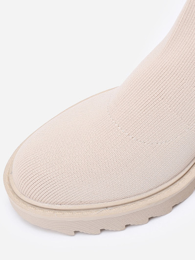 Bottines beiges en maille à semelle crantée