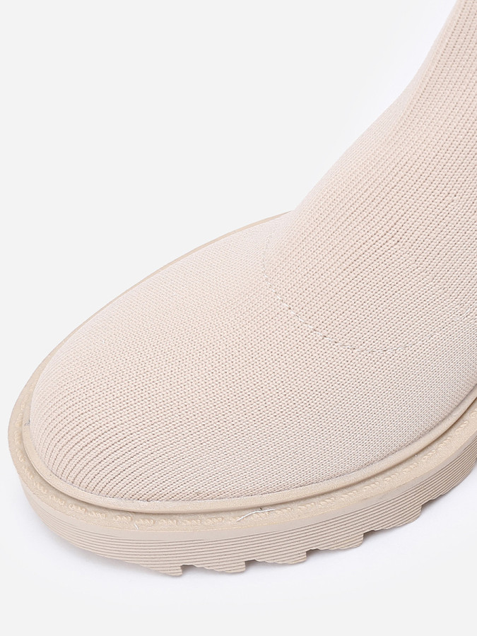 Bottines beiges en maille à semelle crantée