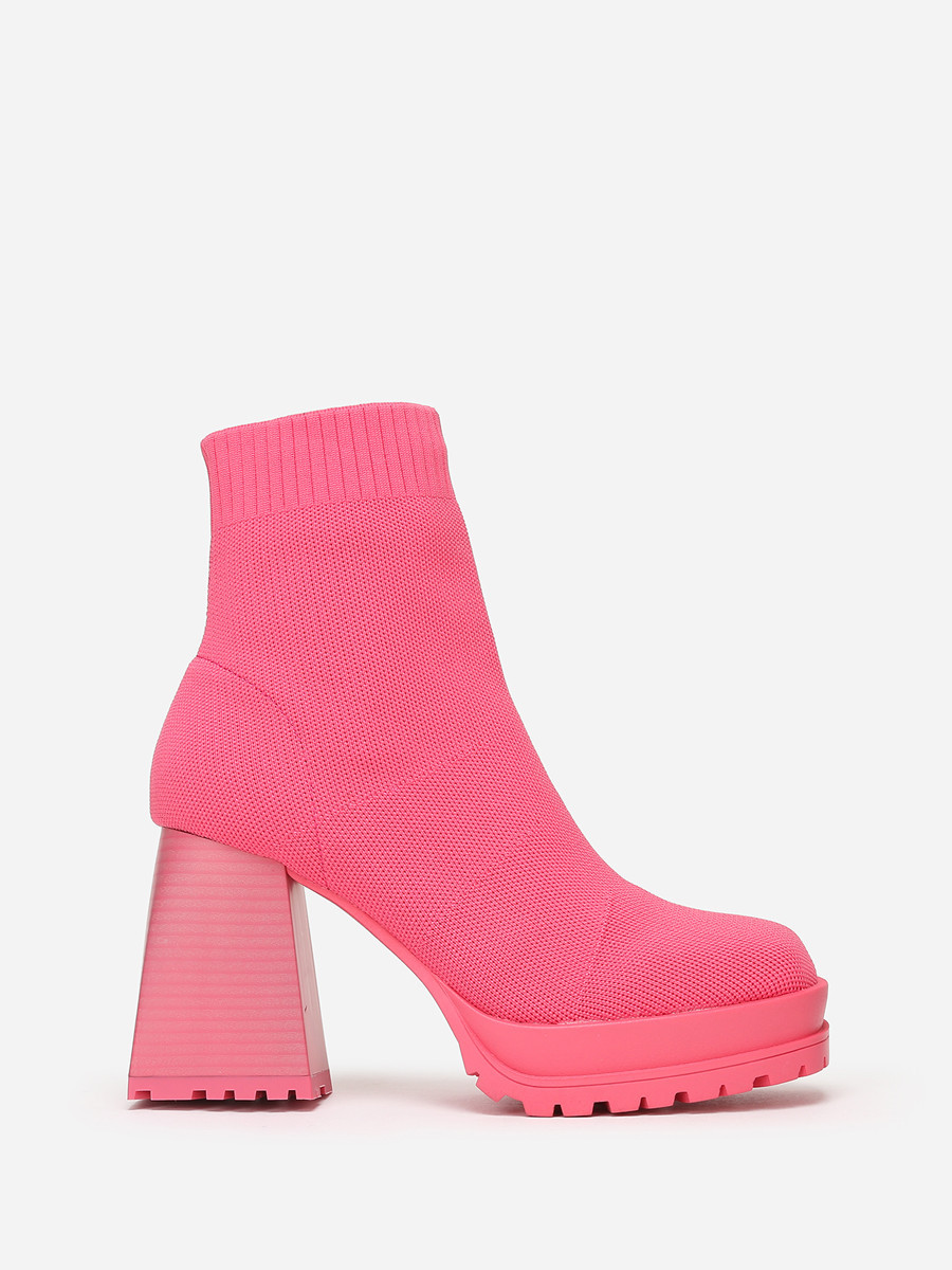 Bottines chaussettes roses à talon trapèze