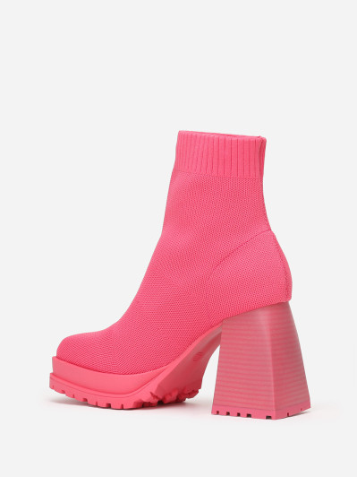 Bottines chaussettes roses à talon trapèze