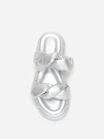 Mules crantées argentées à brides matelassées