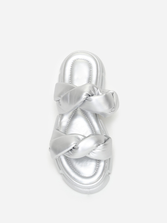 Mules crantées argentées à brides matelassées