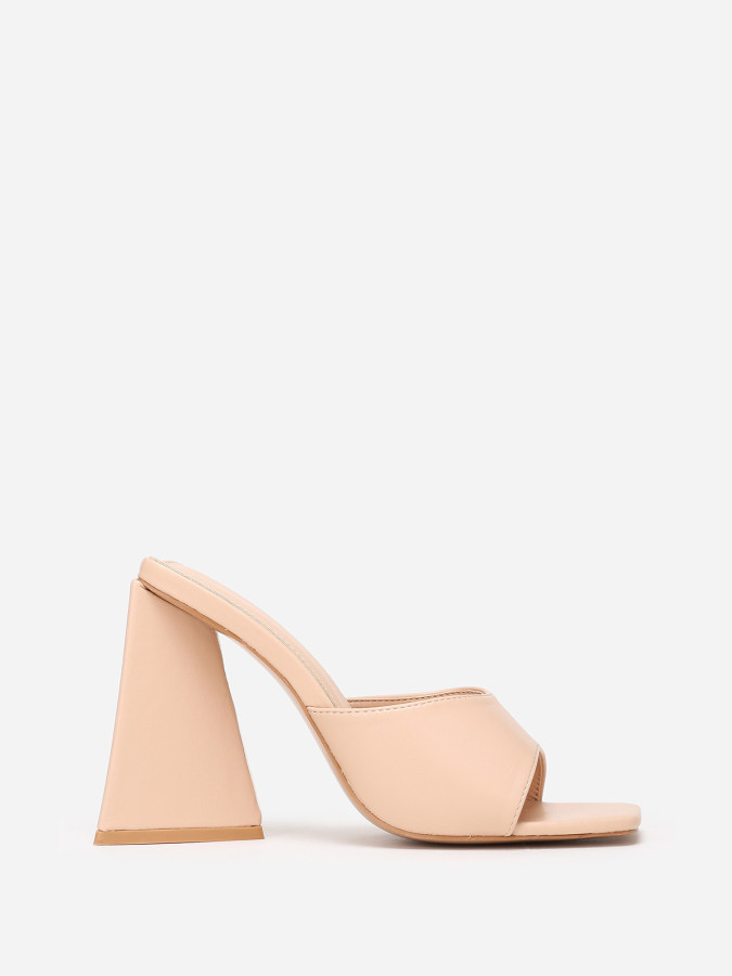 Mules en simili beige à large talon triangle