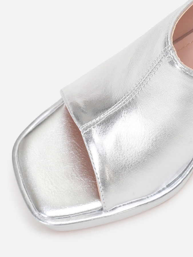 Mules plateformes argentées à talon trapèze