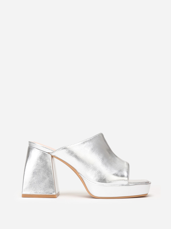 Mules plateformes argentées à talon trapèze