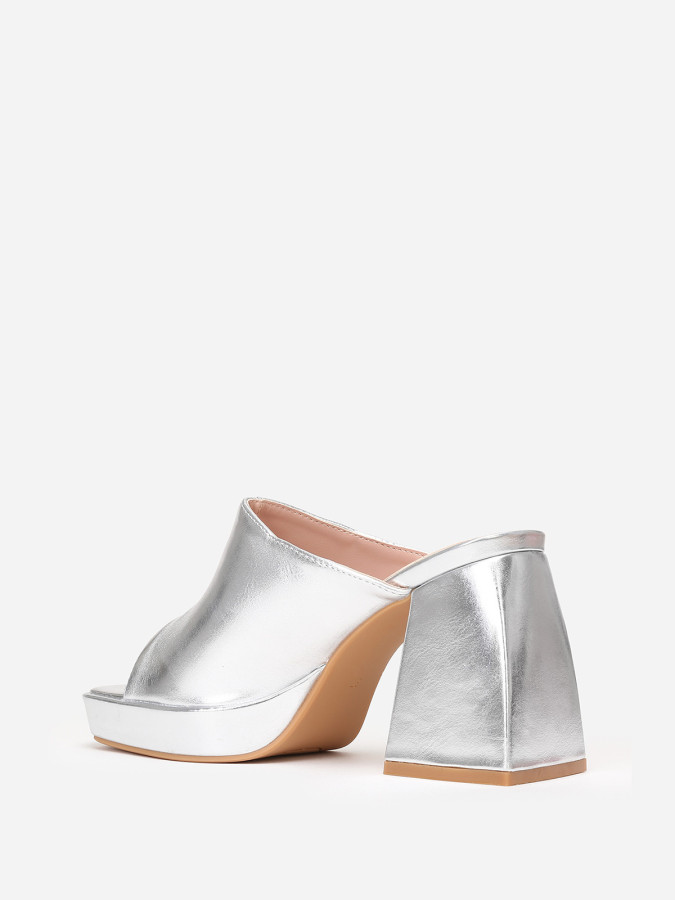 Mules plateformes argentées à talon trapèze