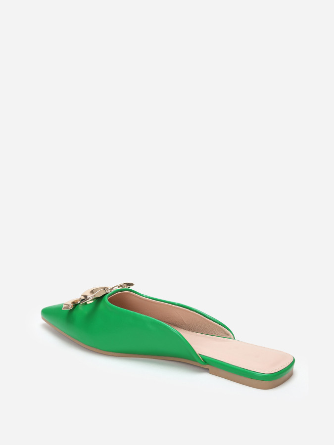 Mules pointues vertes à boucle dorée