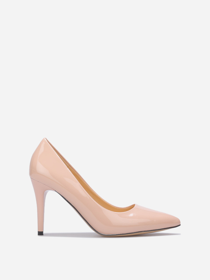 Escarpins beiges vernis à talon aiguille
