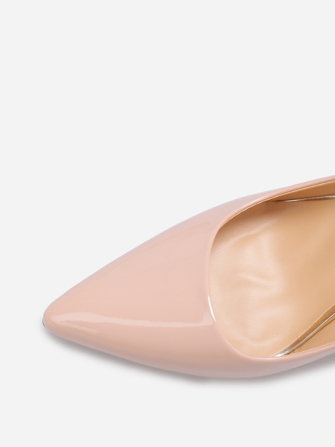 Escarpins beiges vernis à talon aiguille