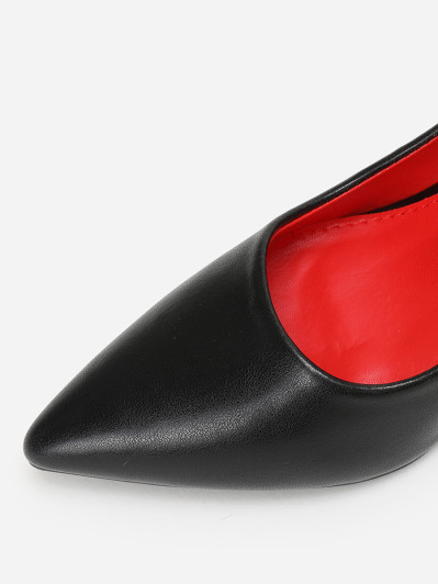 Escarpins asymétriques noirs à talon verni